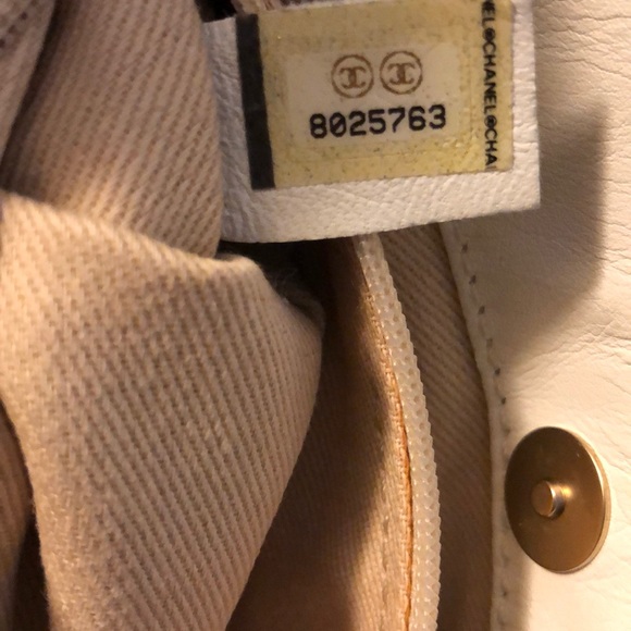 Chanel Handbag - Picture 6 of 8